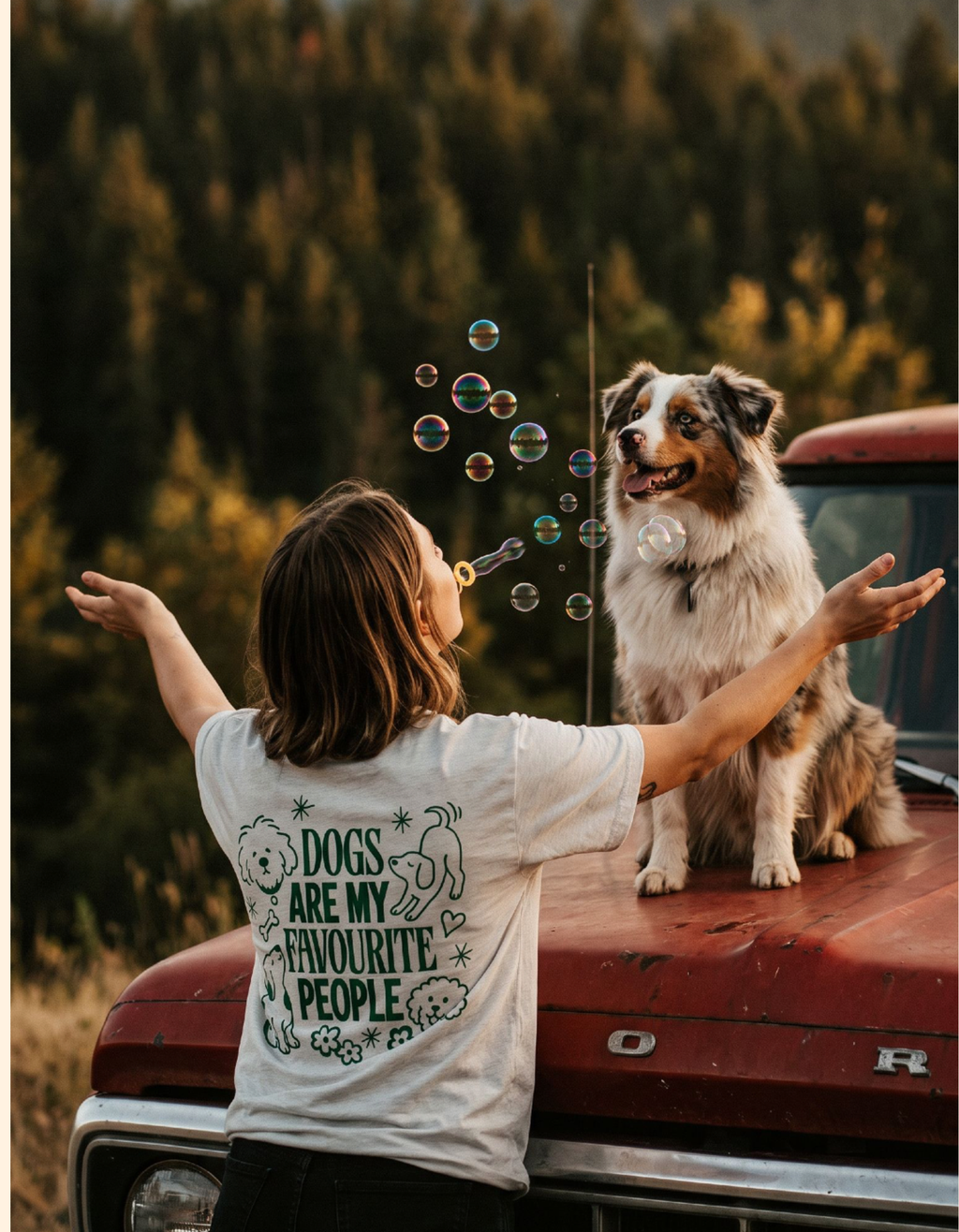 Dogs are my favorite people – Ladies' organic cotton t-shirt for dog lovers